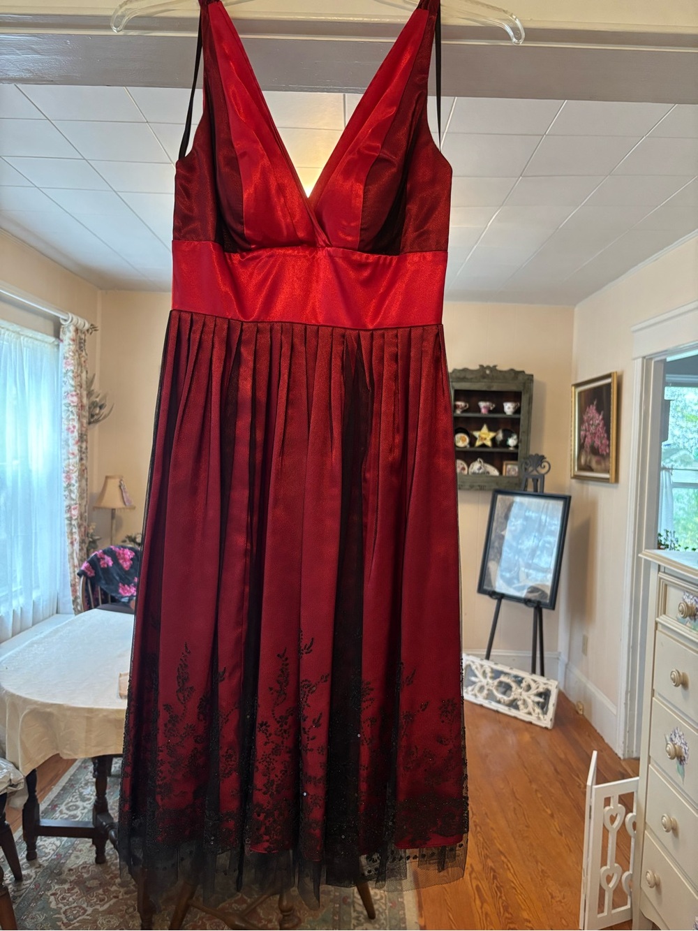 Red V-Neck Satin Evening Dress with Embroidered Hem